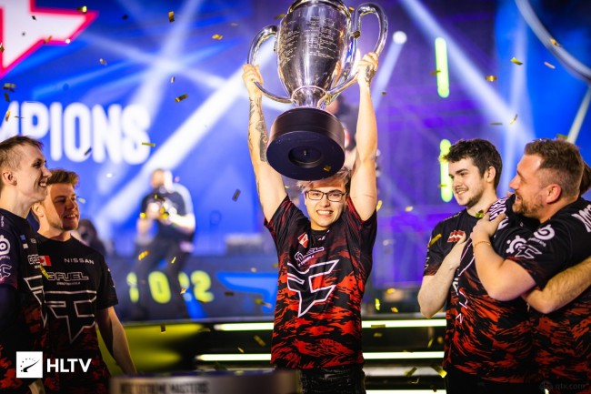 LPL 英雄 Mike Crazy： 新年快乐！ Bilibili Gaming 击溃， Invictus Gaming 团队战斗很精彩