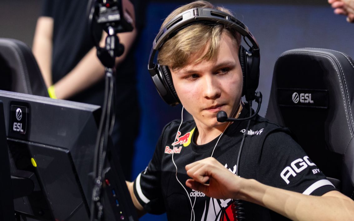 LGD Gaming 正式发布了玩家祝福视频：蛇年已经到来， Dragon 和 Phoenix 是吉祥的。