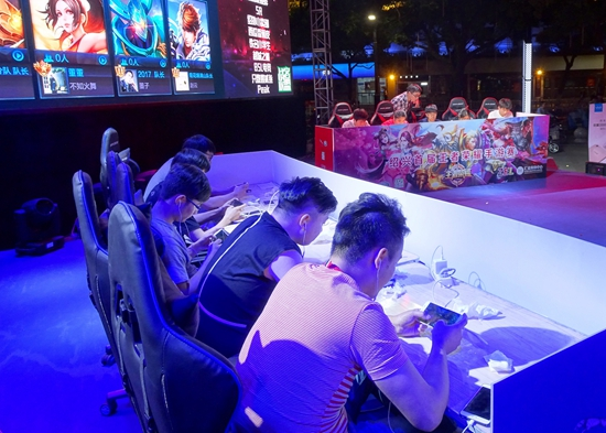 aurora 对阵 Heroic ， B8 对阵 pain 争夺 PGL Masters 布加勒斯特 2025 季后赛名额